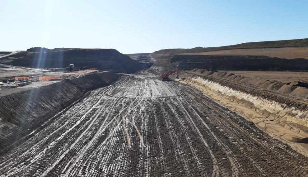 Excavación de la presa situada en el término municipal de Almudévar.